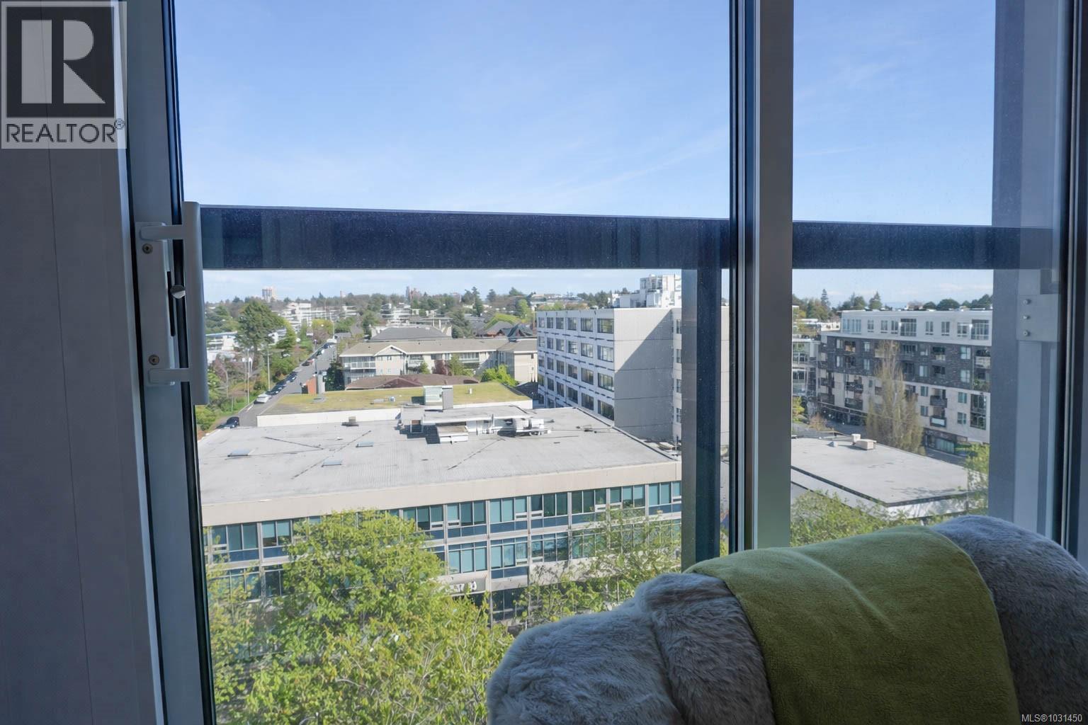 #806 1097 View St - 4