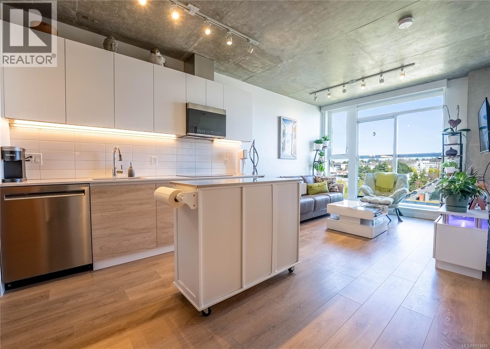 #806 1097 VIEW ST - 7