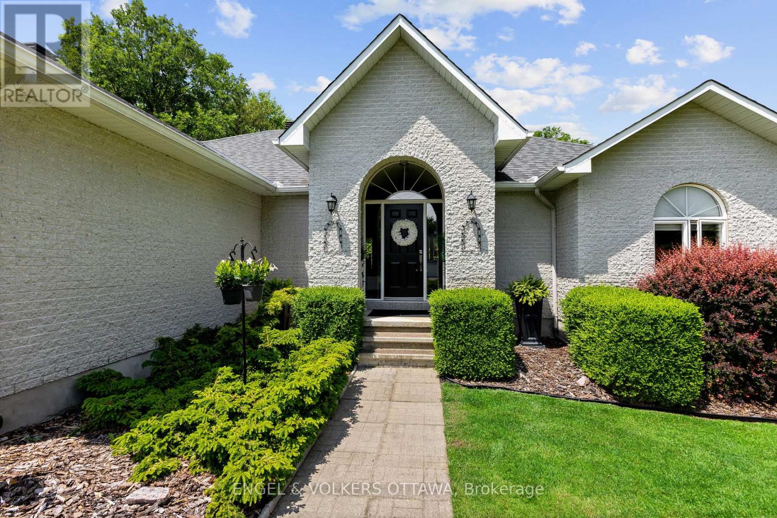 1591 STEPHANIE ANNE DRIVE - 3