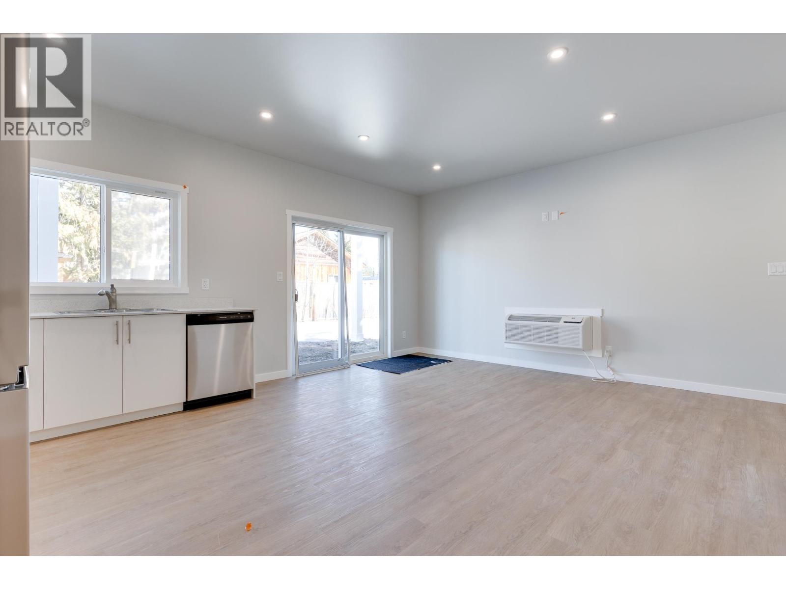 3850-3854 GLENDALE DRIVE - 23