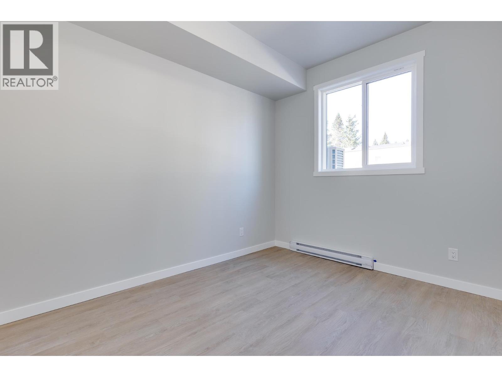 3850-3854 GLENDALE DRIVE - 26