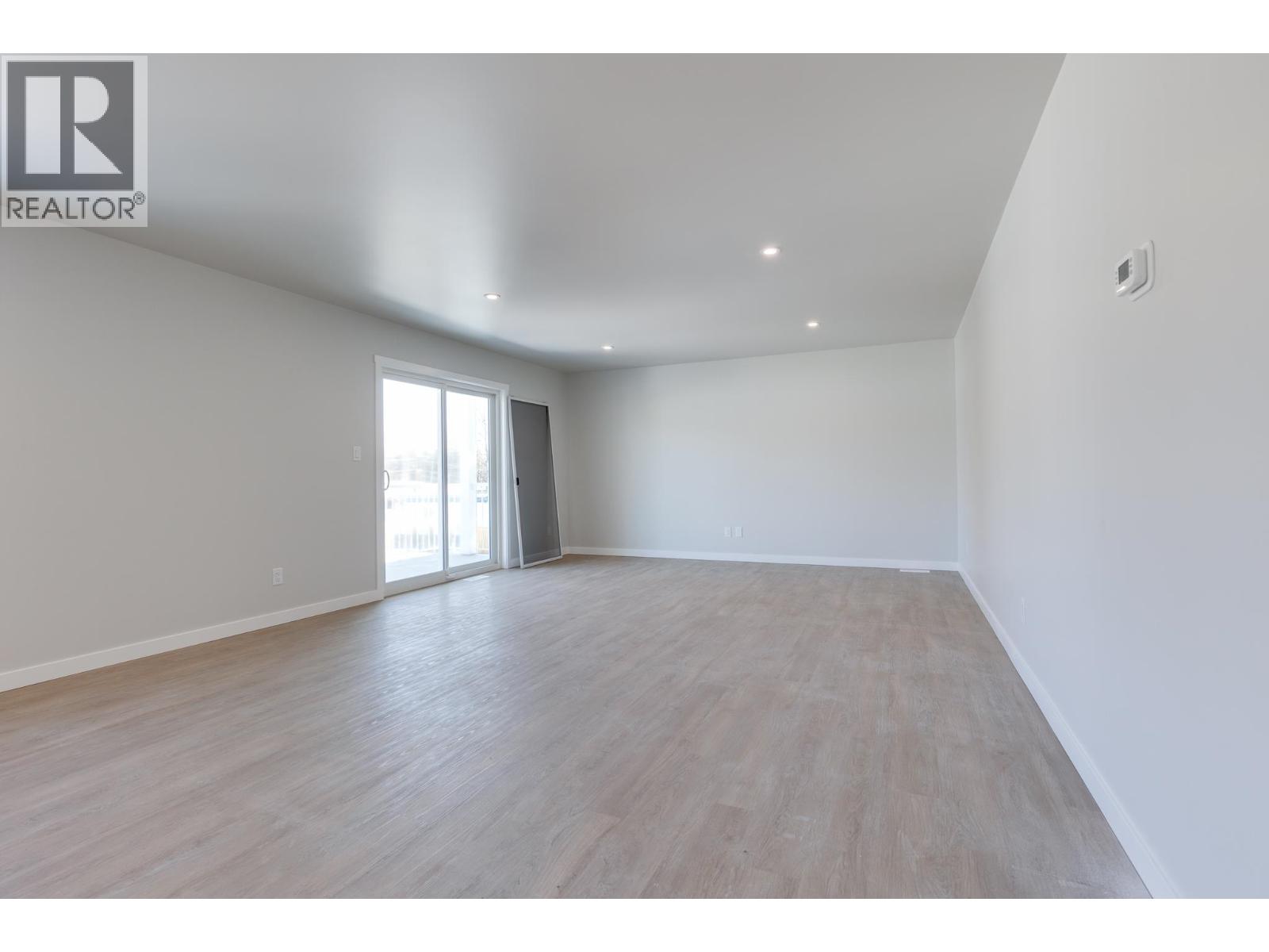 3850-3854 GLENDALE DRIVE - 9