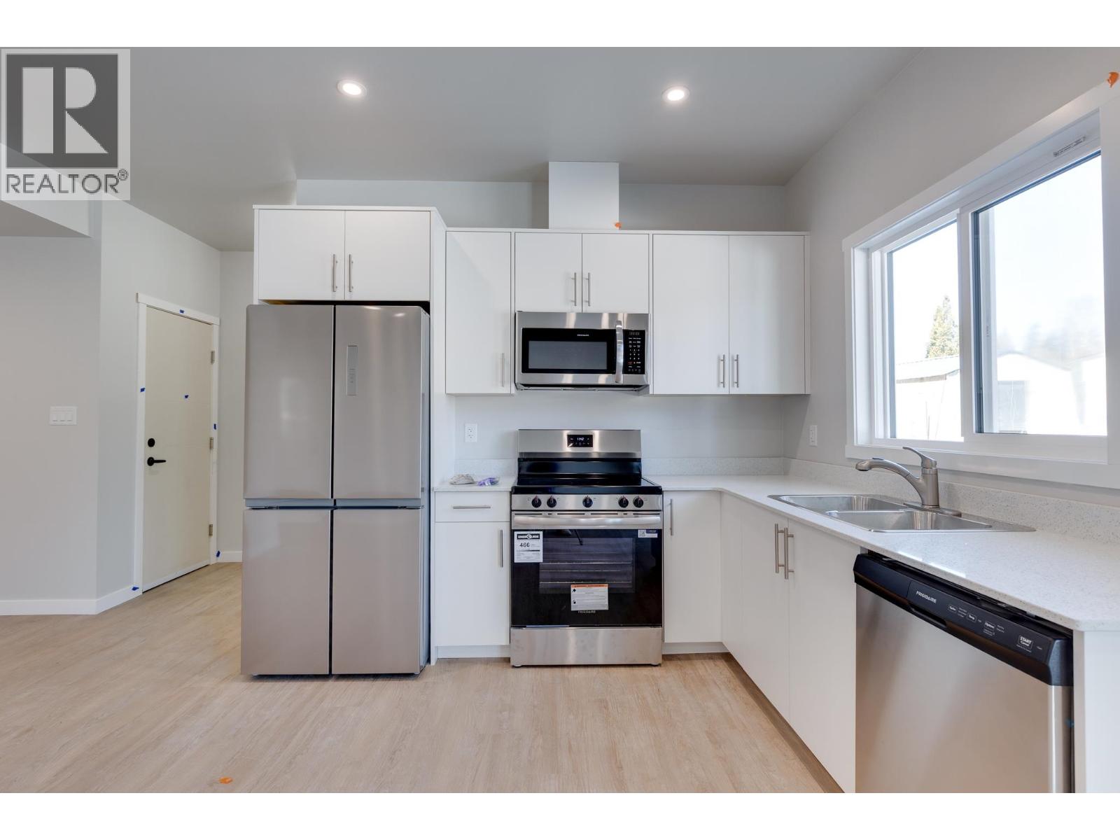 3850-3854 GLENDALE DRIVE - 24