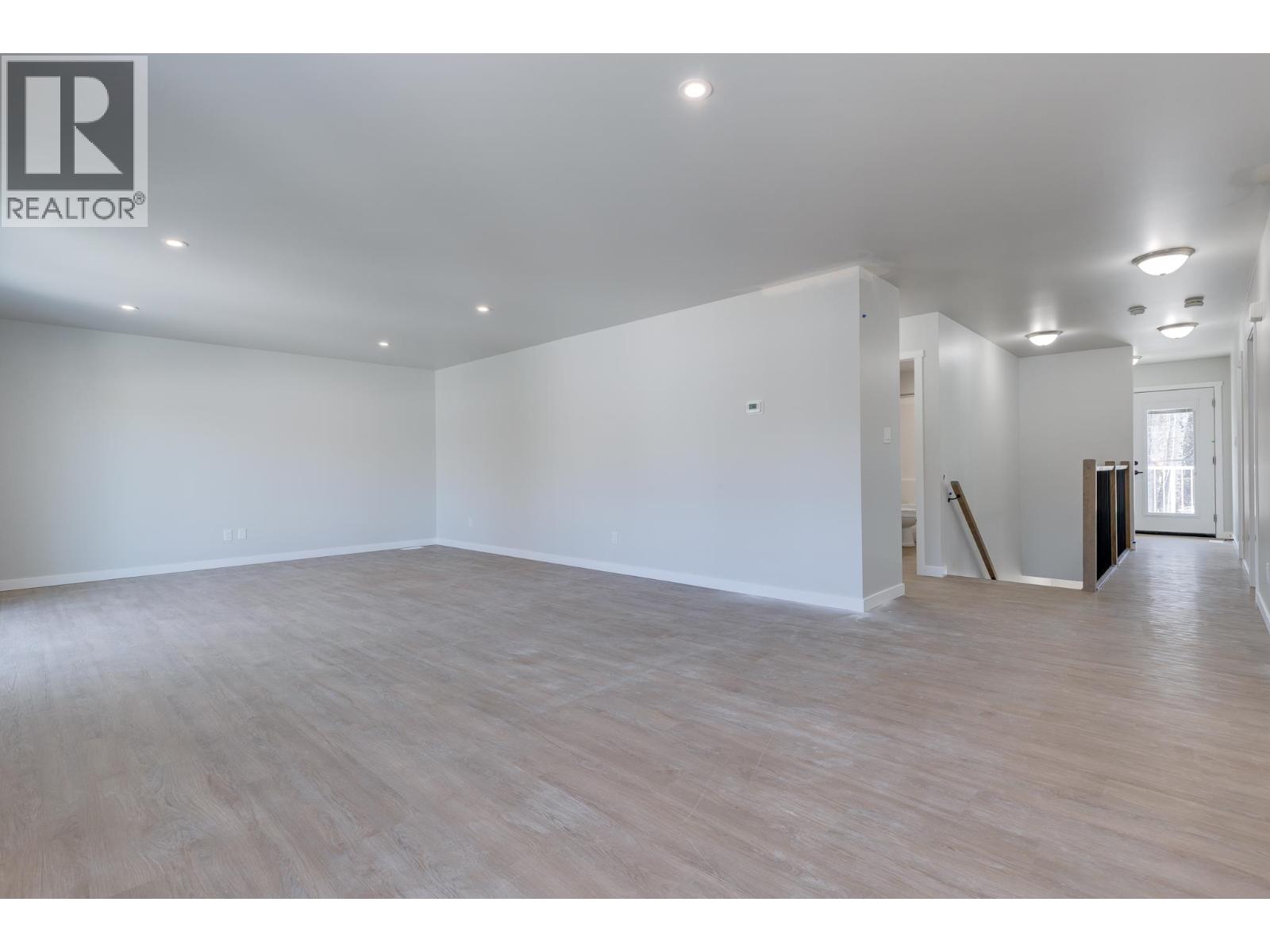 3850-3854 GLENDALE DRIVE - 28