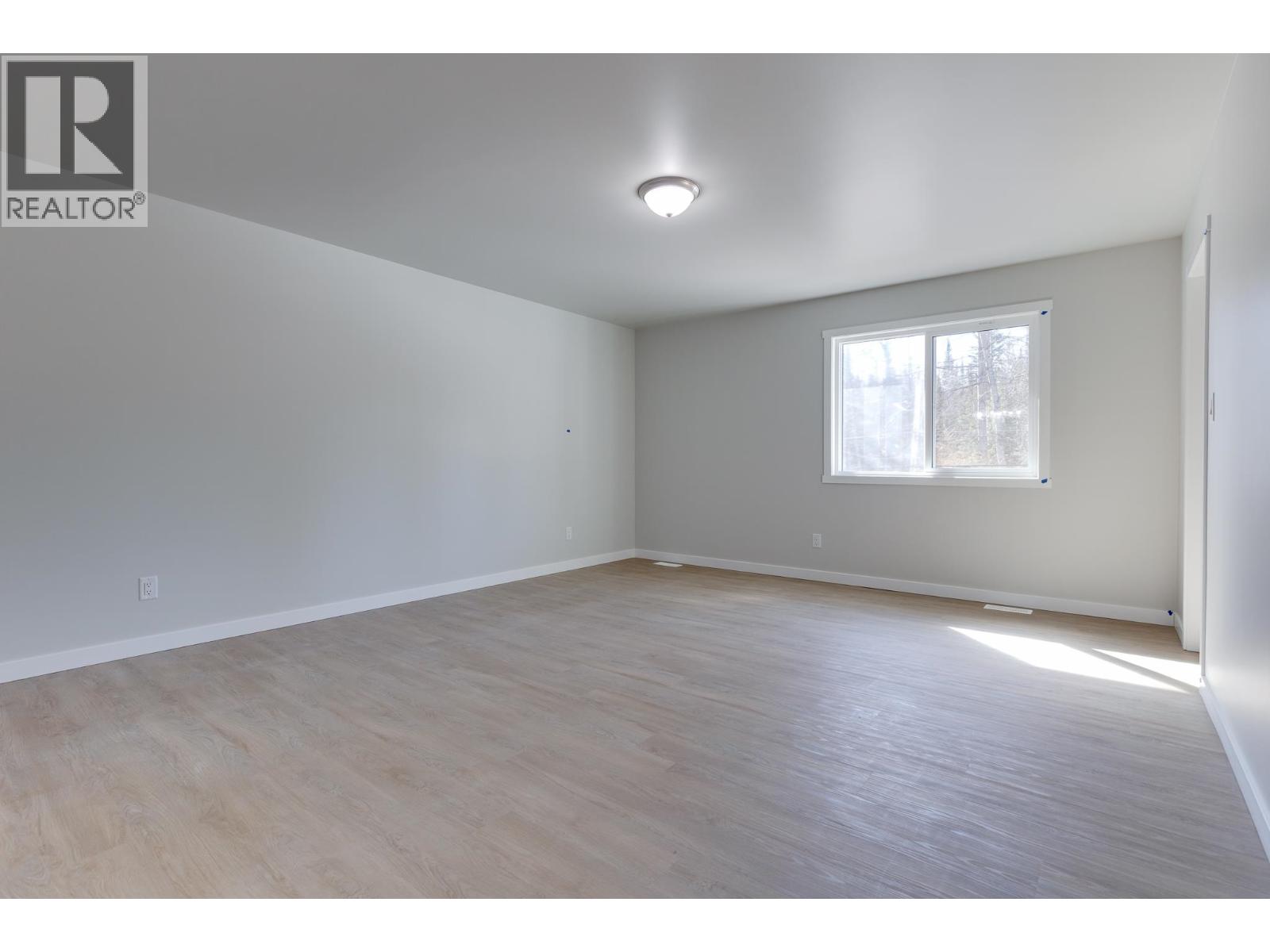 3850-3854 GLENDALE DRIVE - 29