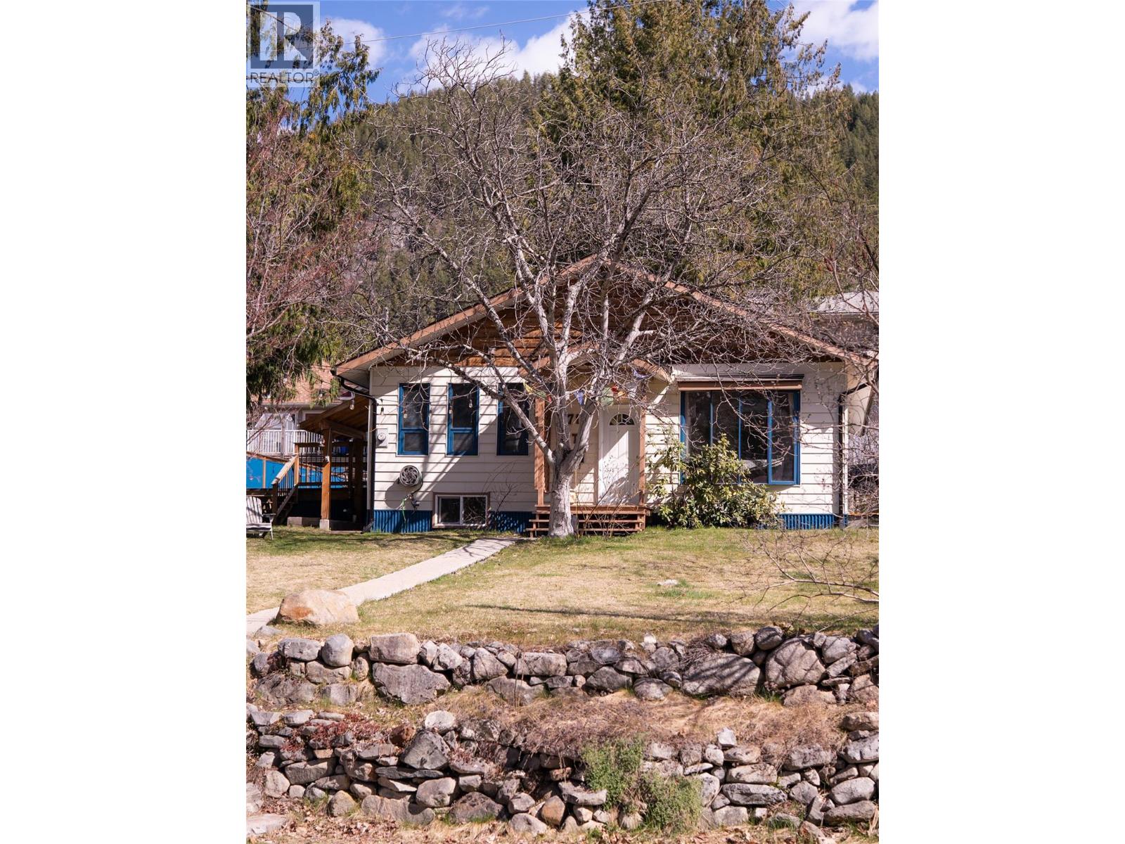 712 NINTH STREET - 6