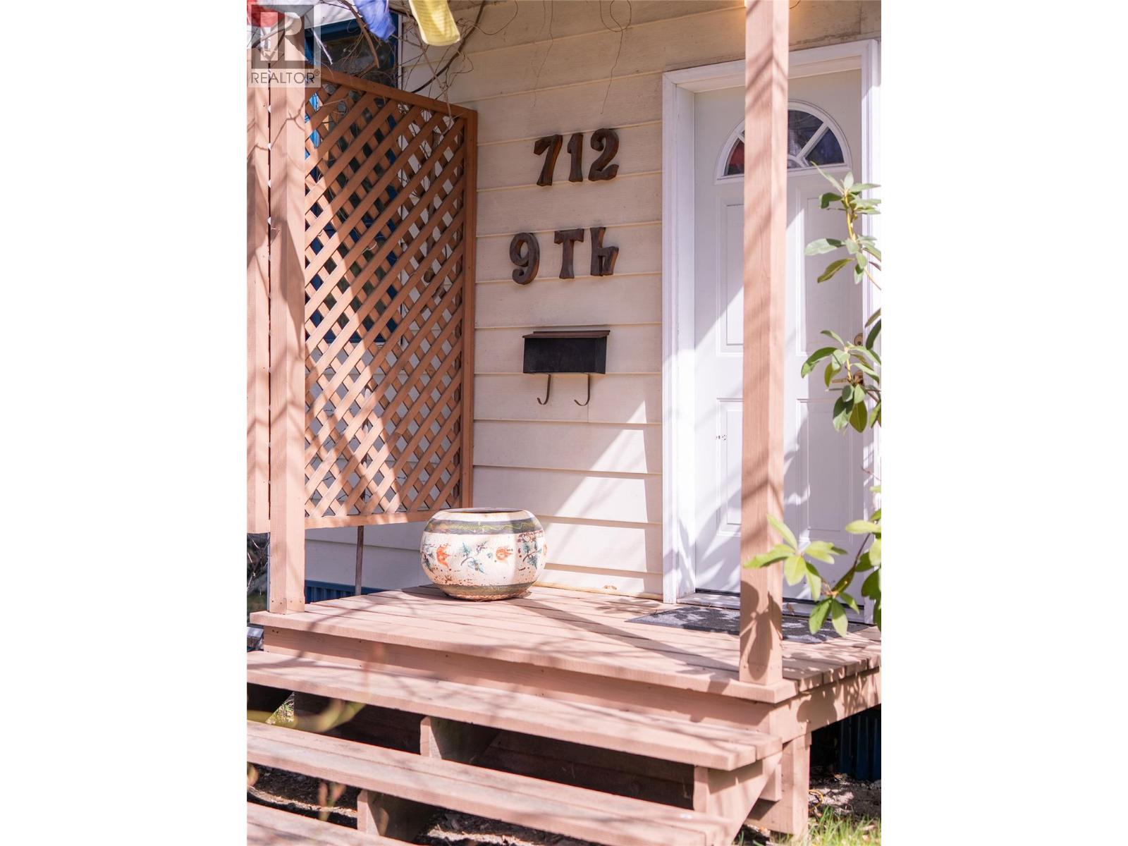 712 NINTH STREET - 8