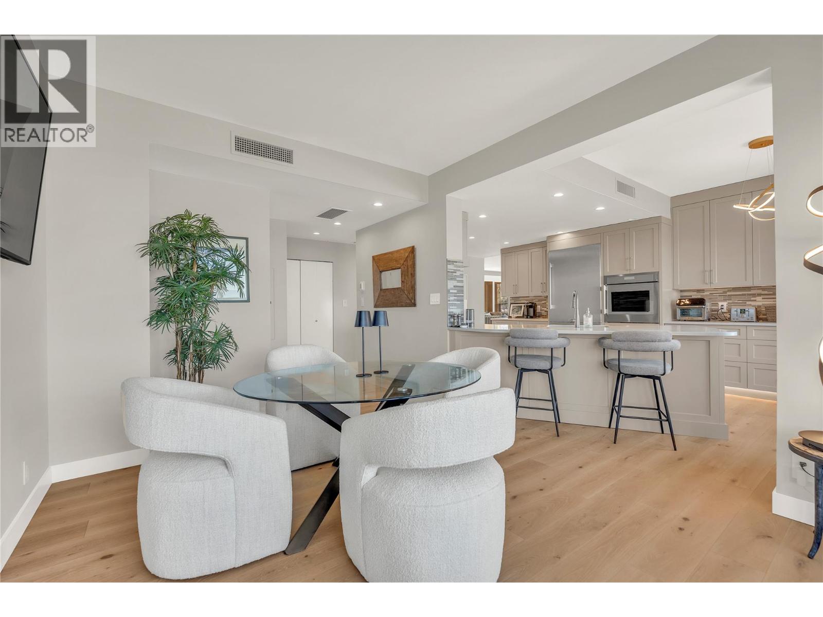 #701 86 LAKESHORE DRIVE - 16