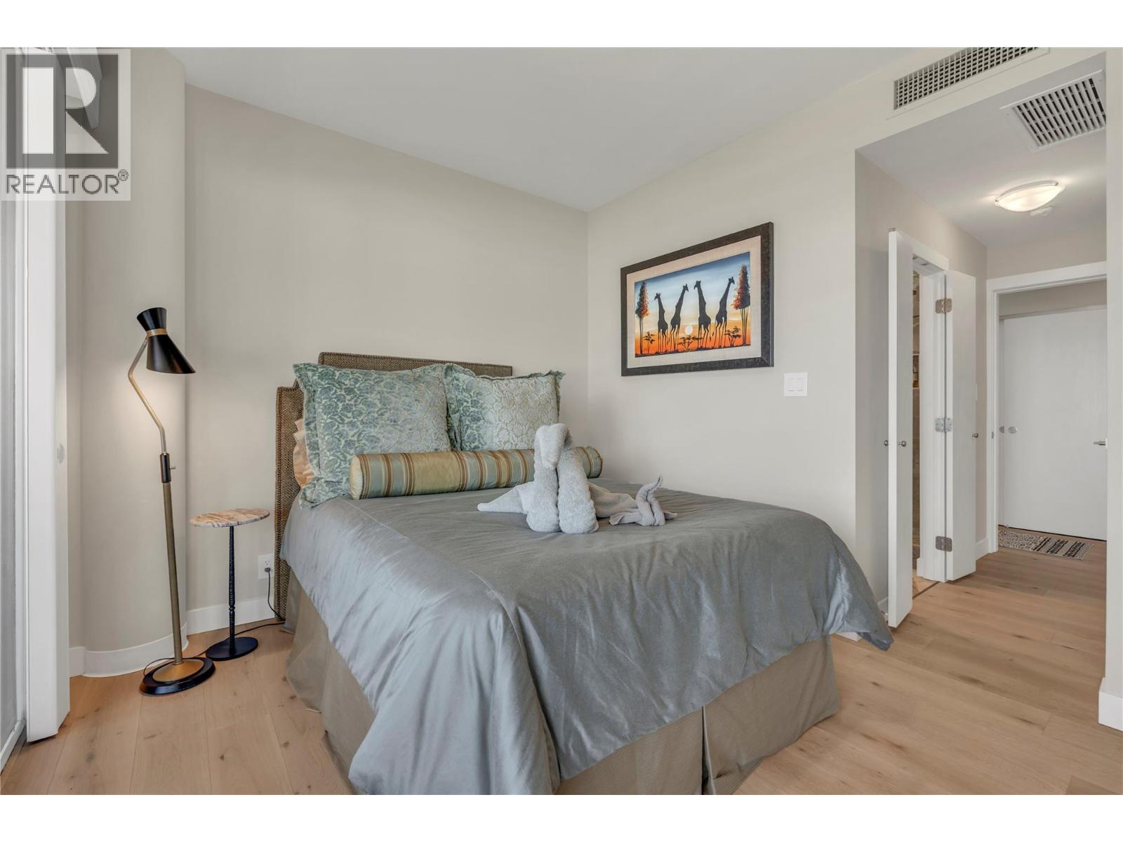 #701 86 LAKESHORE DRIVE - 39