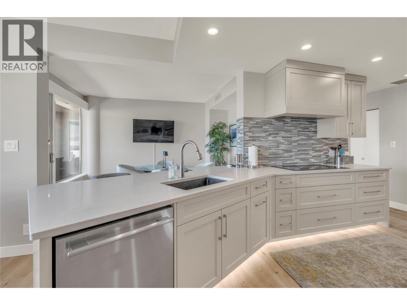 #701 86 LAKESHORE DRIVE - 8