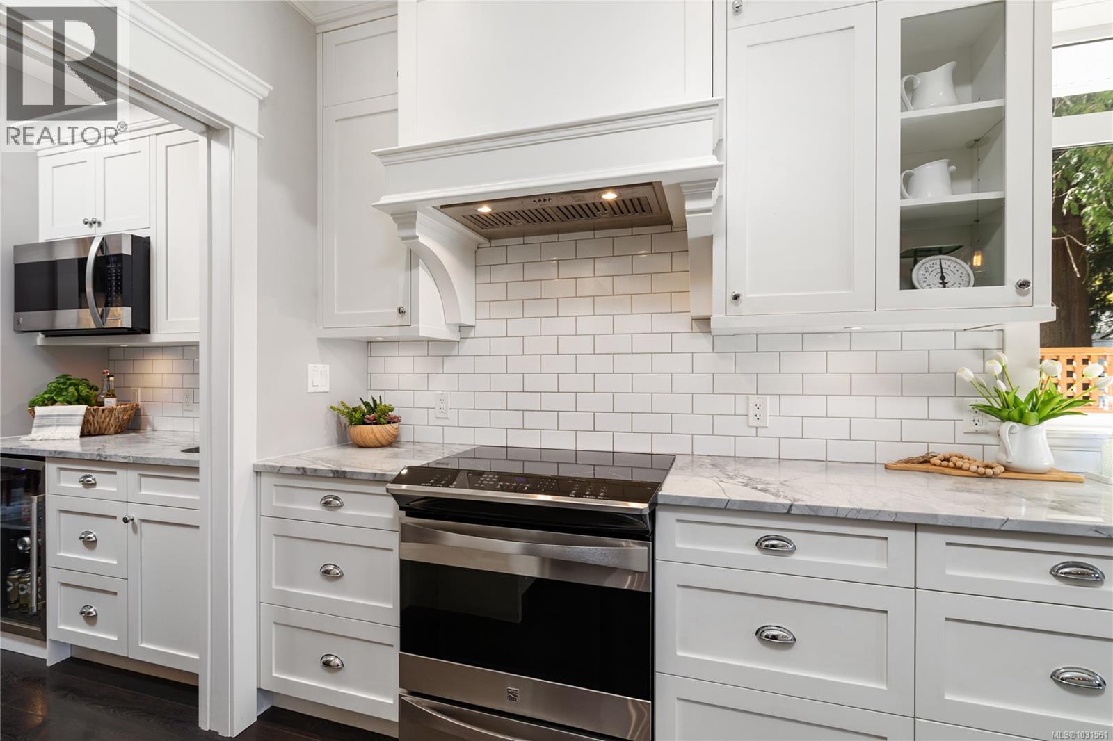  748 Walema Avenue, Saanich