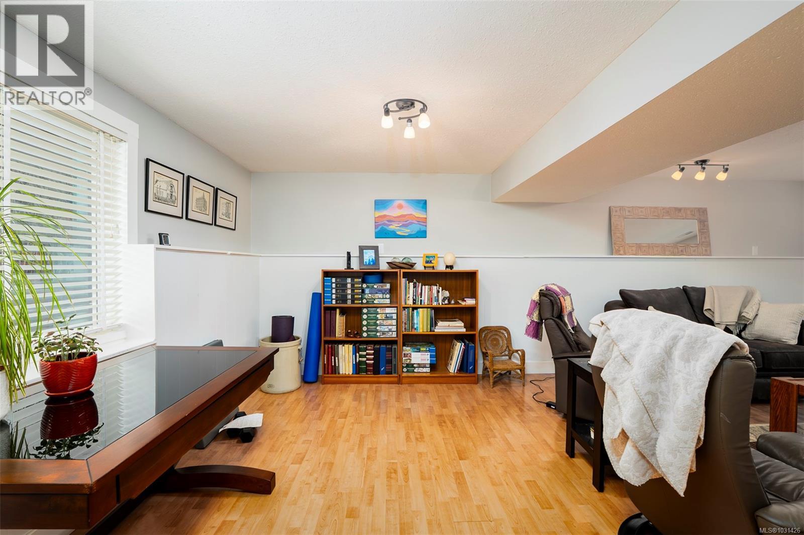 2370 MARLBOROUGH DR - 38