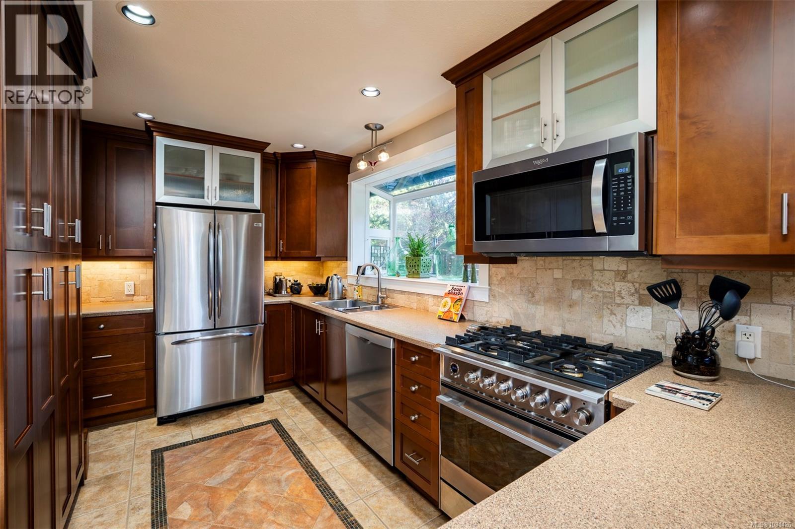 2370 MARLBOROUGH DR - 4