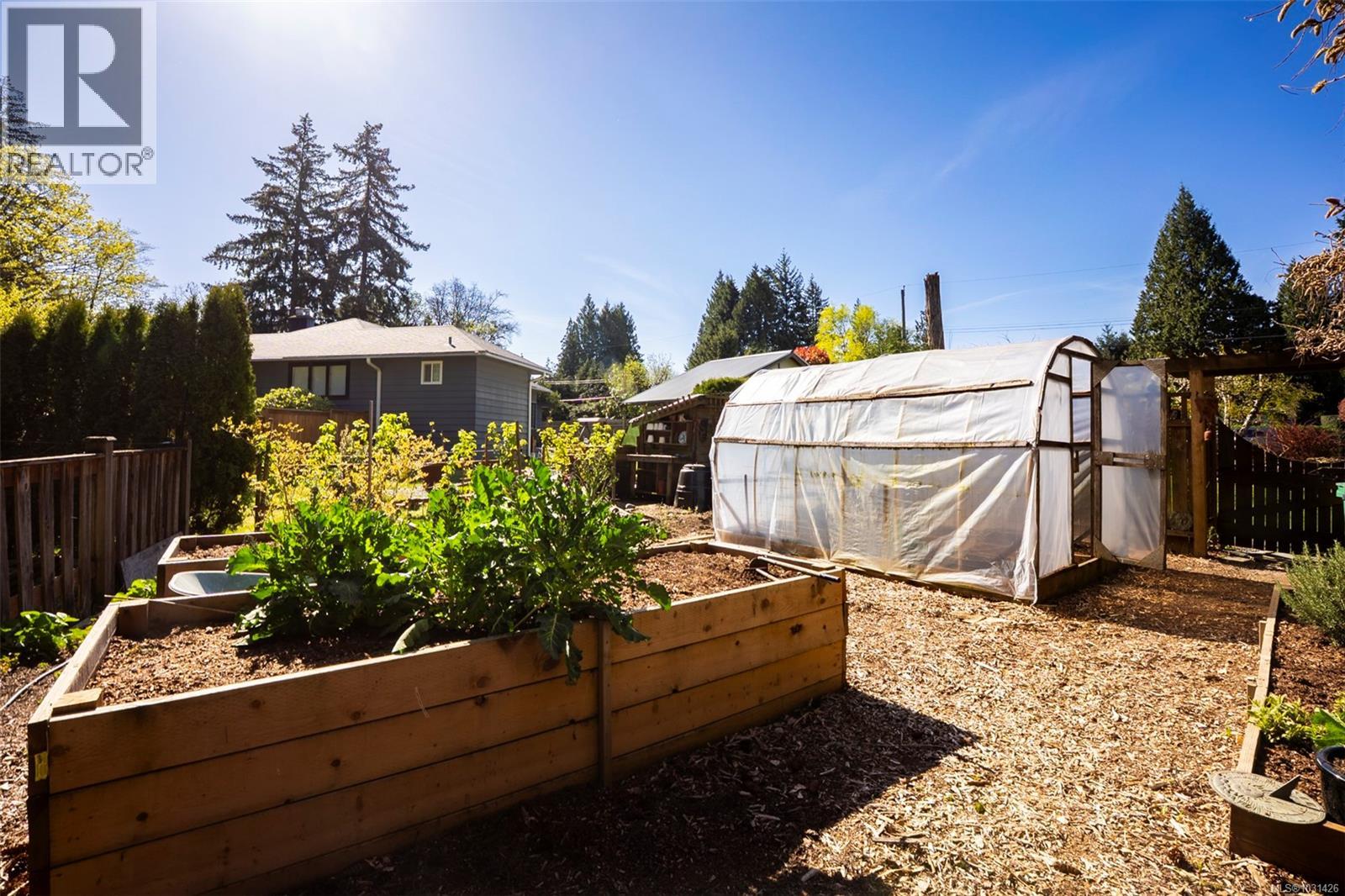 2370 MARLBOROUGH DR - 64