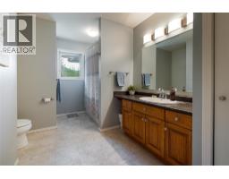 Primary Bedroom - 2240 97b Highway Se, Salmon Arm, BC V1E1X6 Photo 16