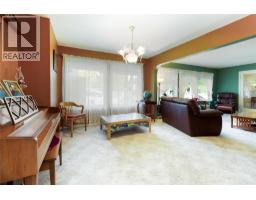 Family room - 2240 97b Highway Se, Salmon Arm, BC V1E1X6 Photo 9