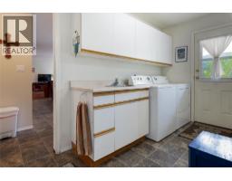 Living room - 2240 97b Highway Se, Salmon Arm, BC V1E1X6 Photo 18