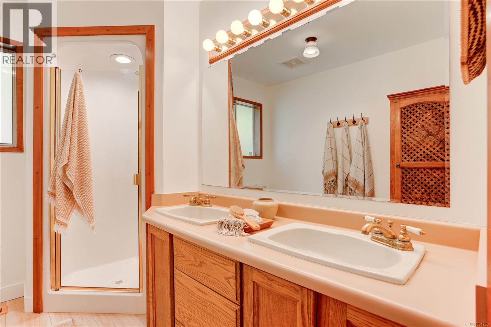 2 sinks
