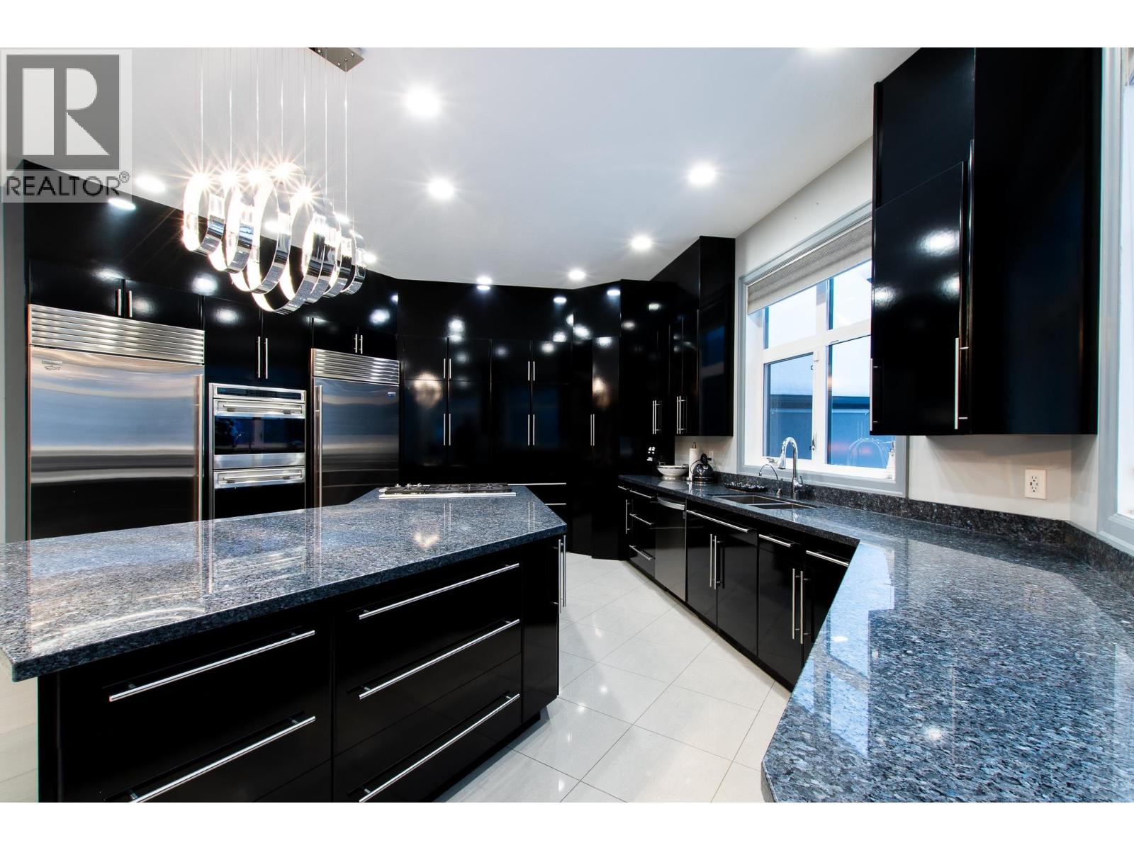 Photo 11 of 41 — 3985 EVA PLACE · Prince George, BC