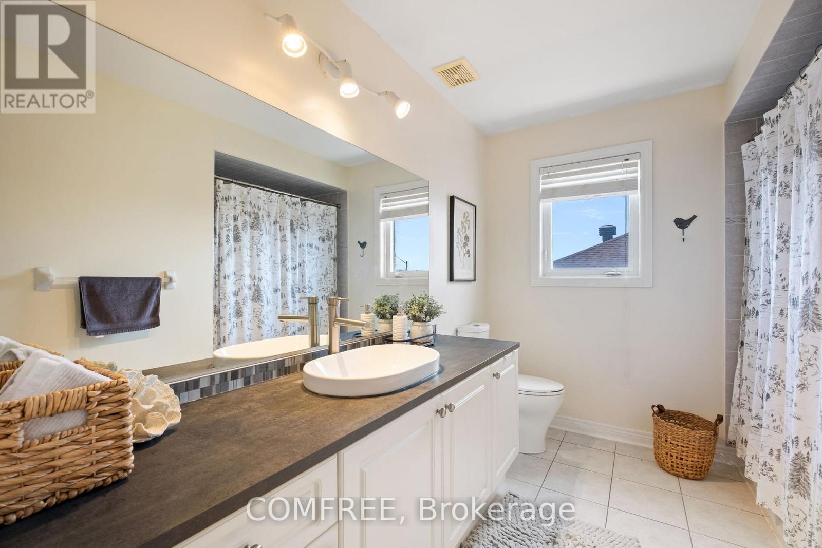 31 METCALFE DRIVE - 23