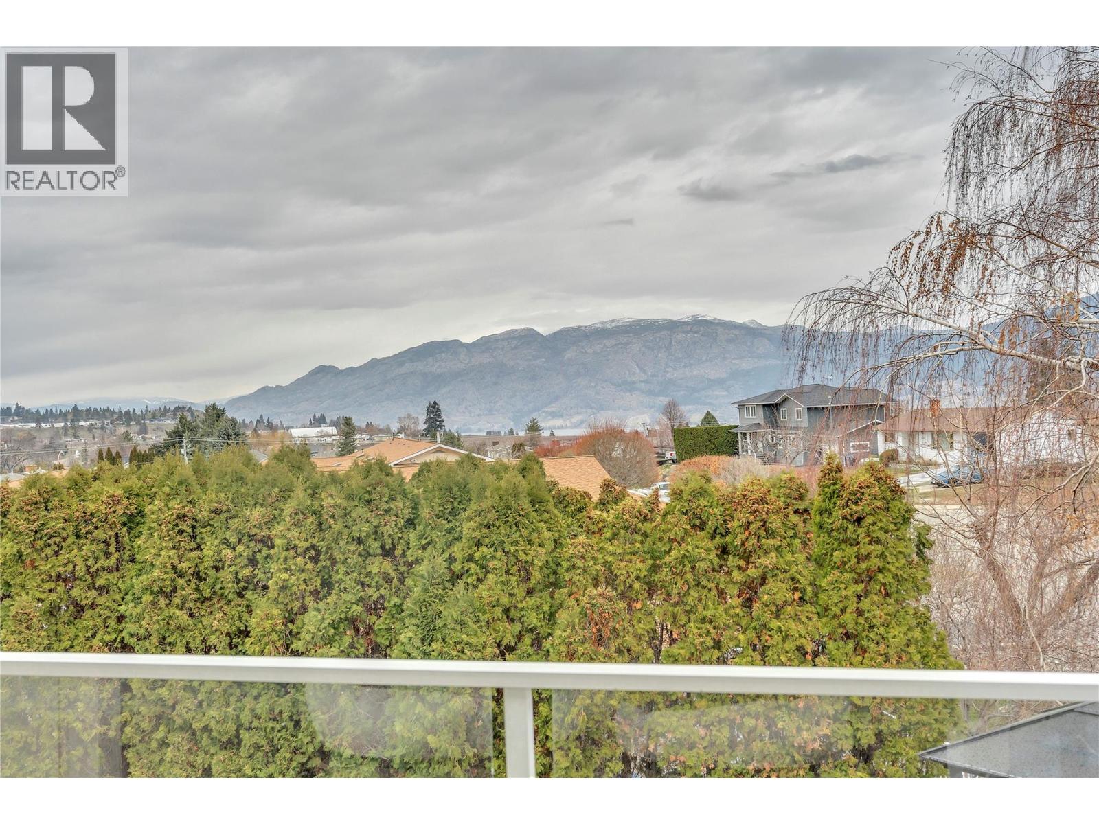 12203 Giants Head Road, Summerland