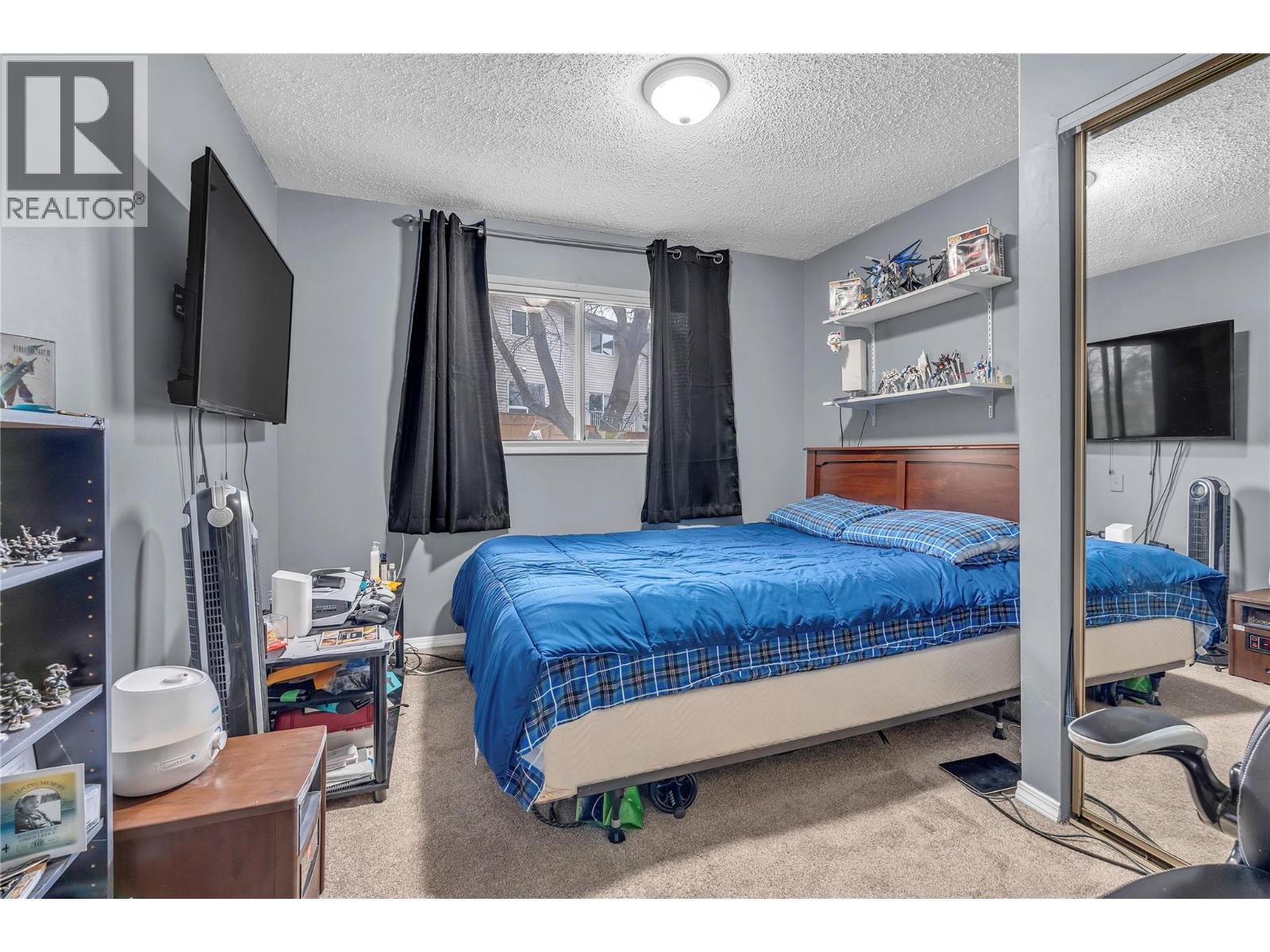 12203 Giants Head Road, Summerland