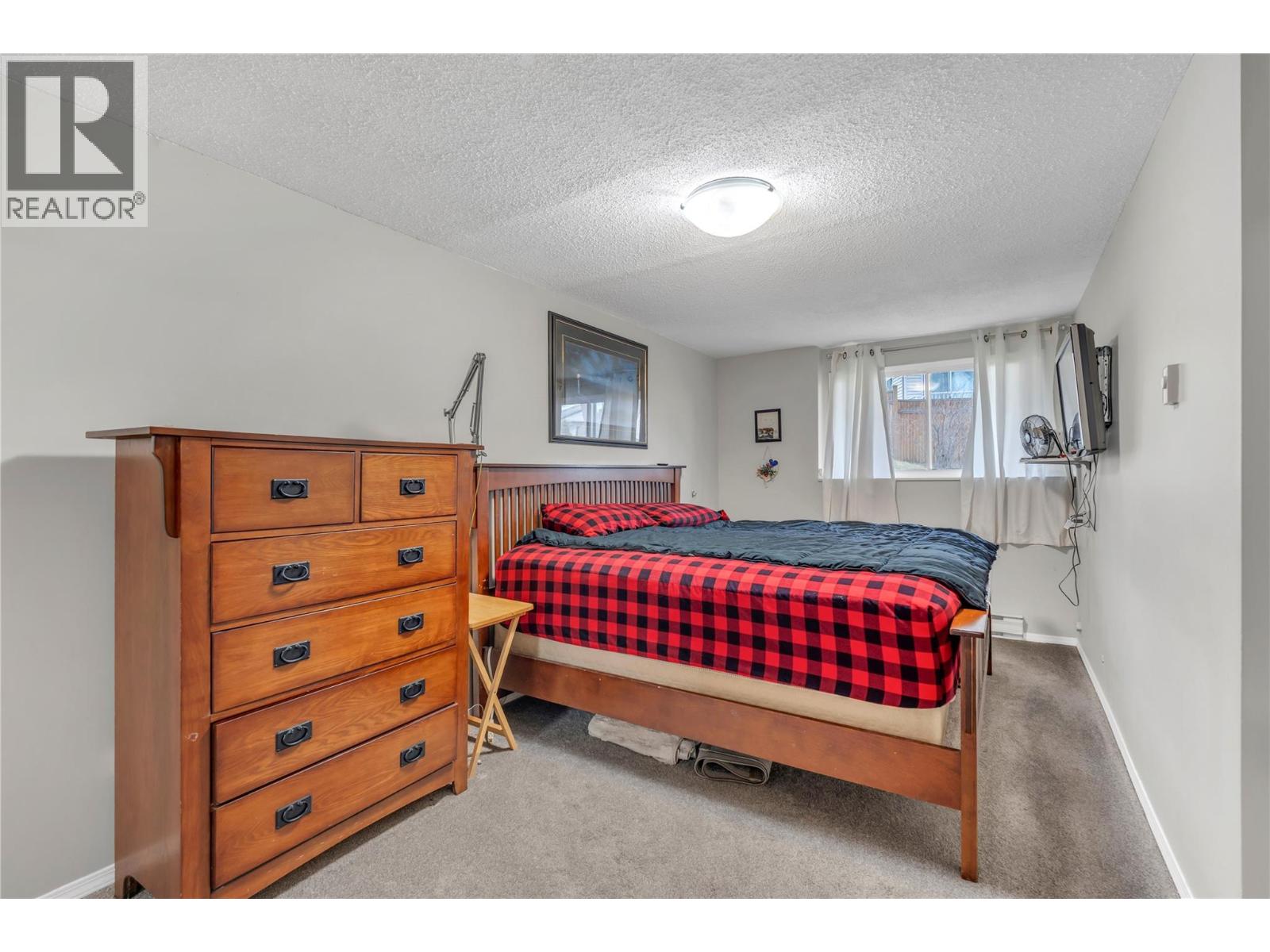 12203 Giants Head Road, Summerland