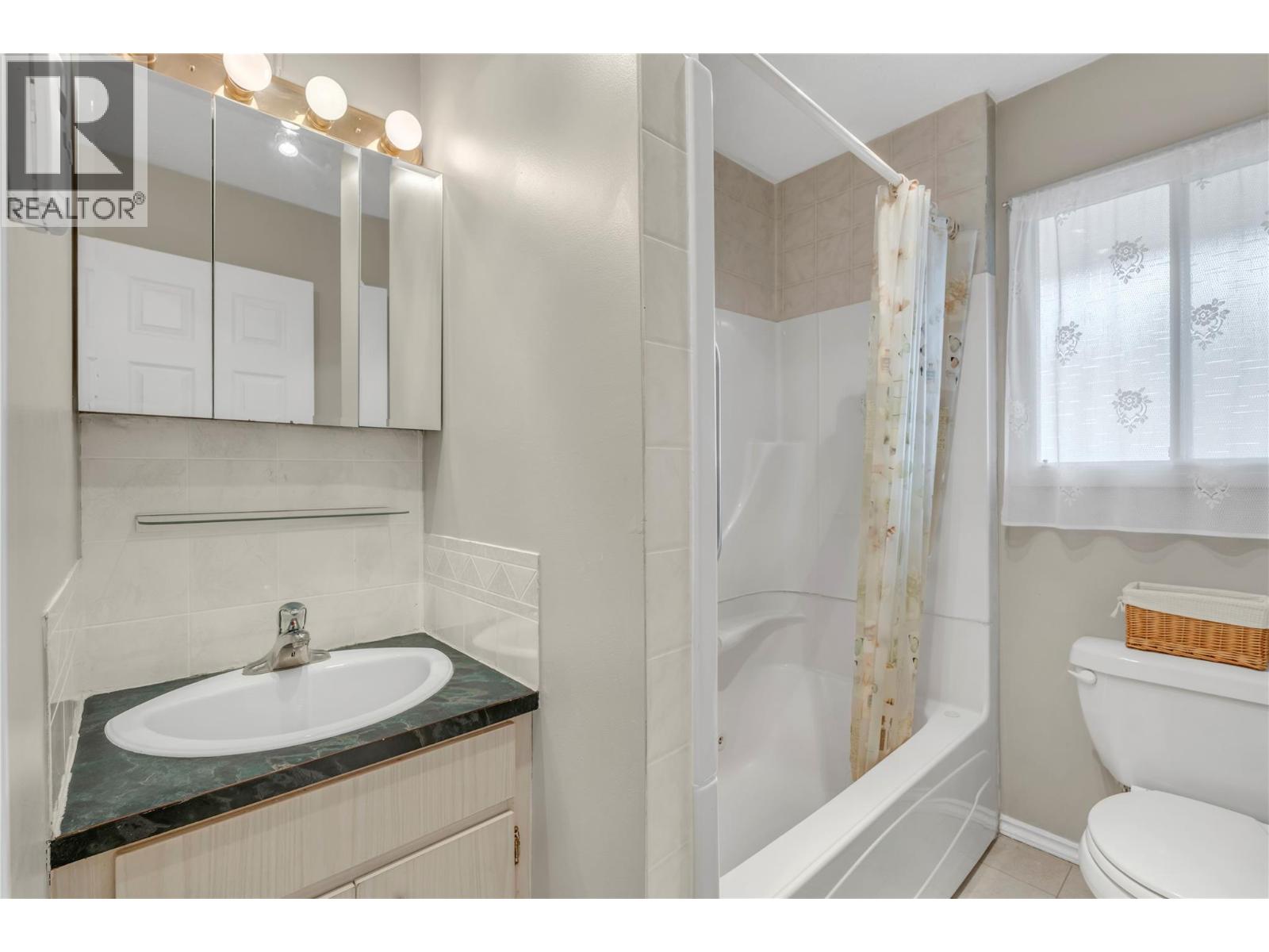 12203 Giants Head Road, Summerland