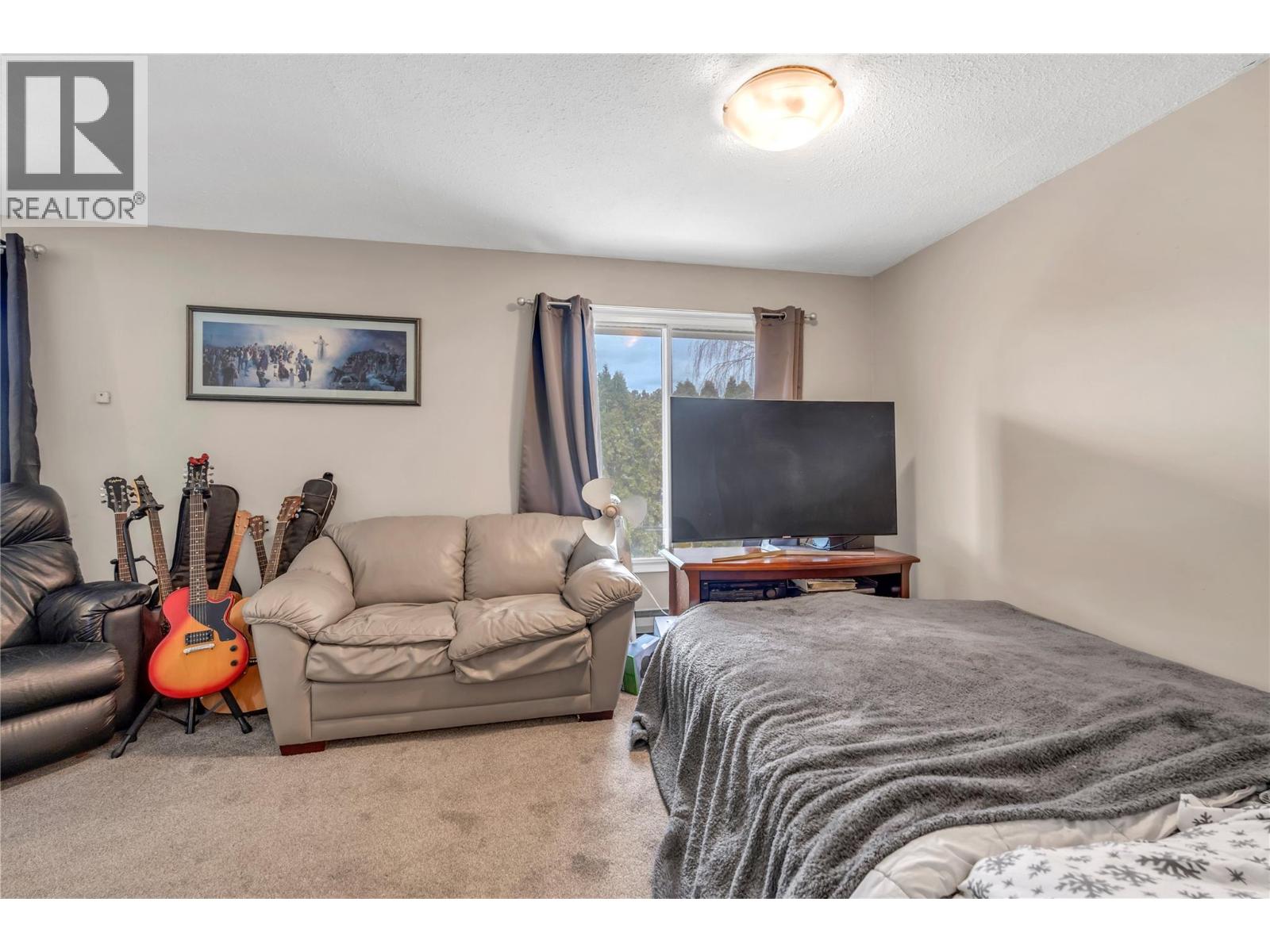 12203 Giants Head Road, Summerland