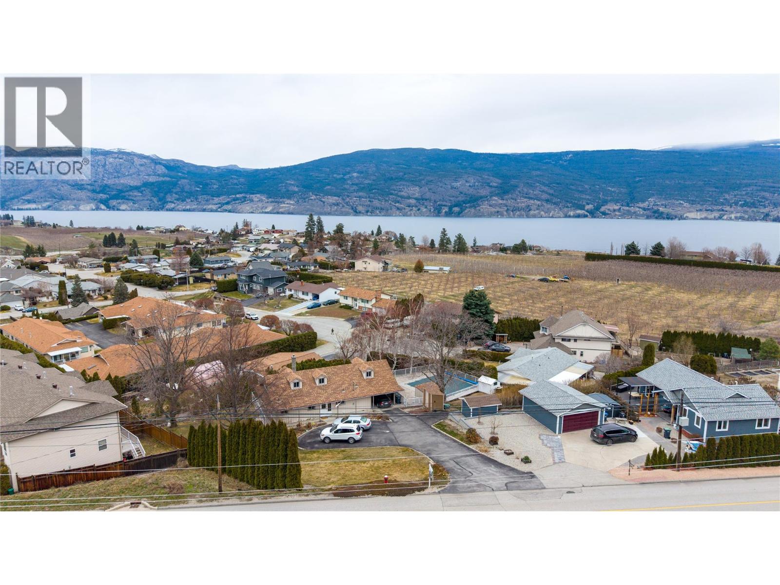 12203 Giants Head Road, Summerland