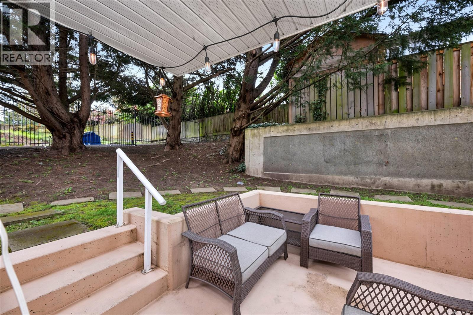 #108 1371 HILLSIDE AVE - 18