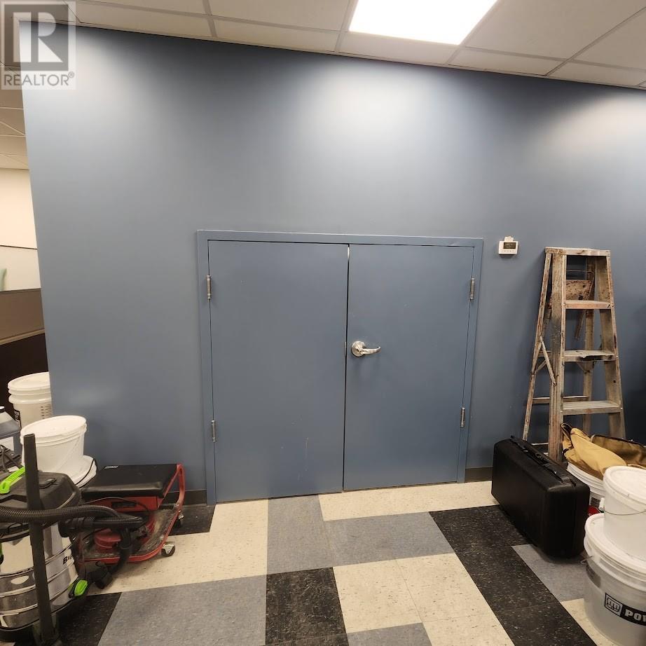 531 Notre Dame Avenue — photo 33