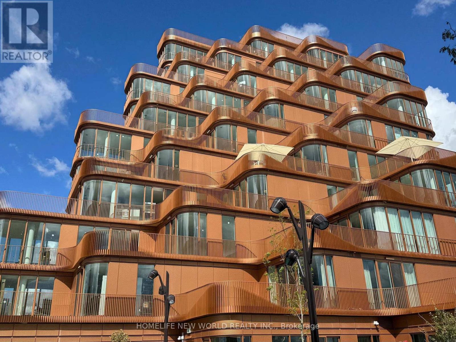 707 - 155 MERCHANTS' WHARF