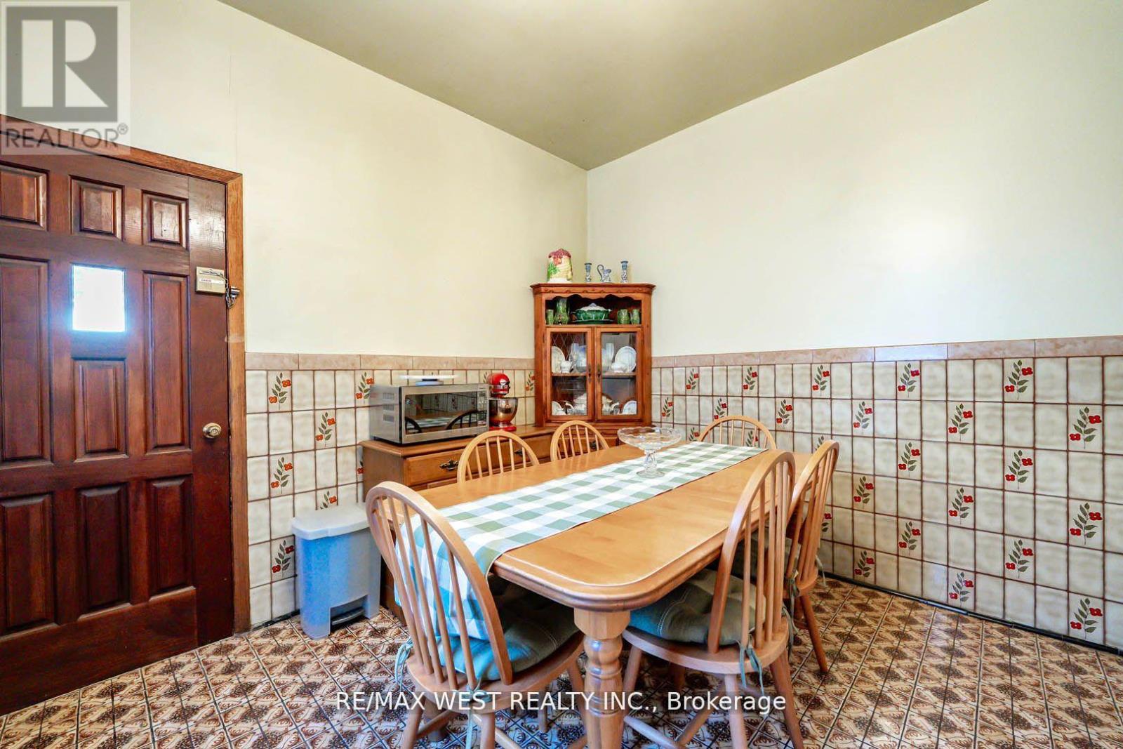 217 GLADSTONE AVENUE - 12