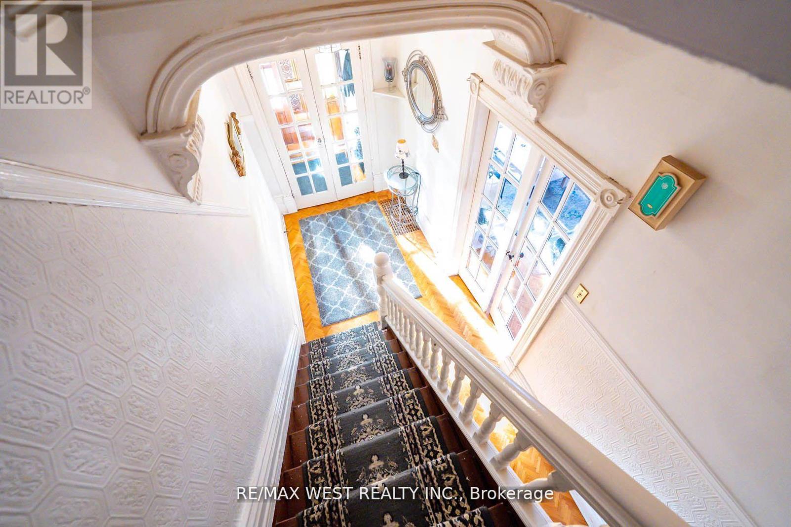 217 GLADSTONE AVENUE - 13
