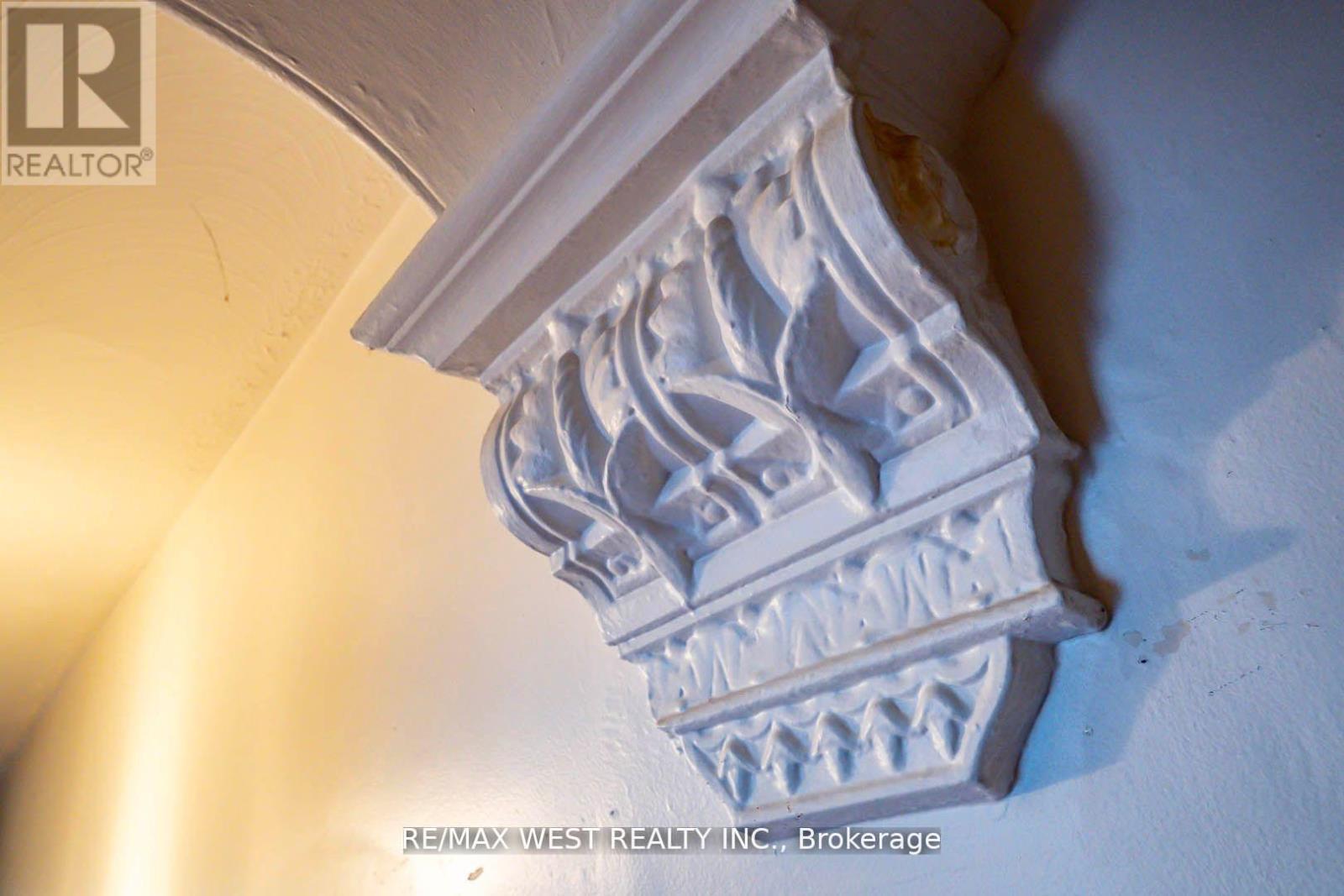 217 GLADSTONE AVENUE - 16
