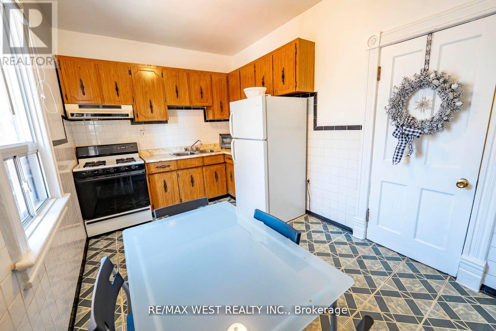 217 GLADSTONE AVENUE - 20