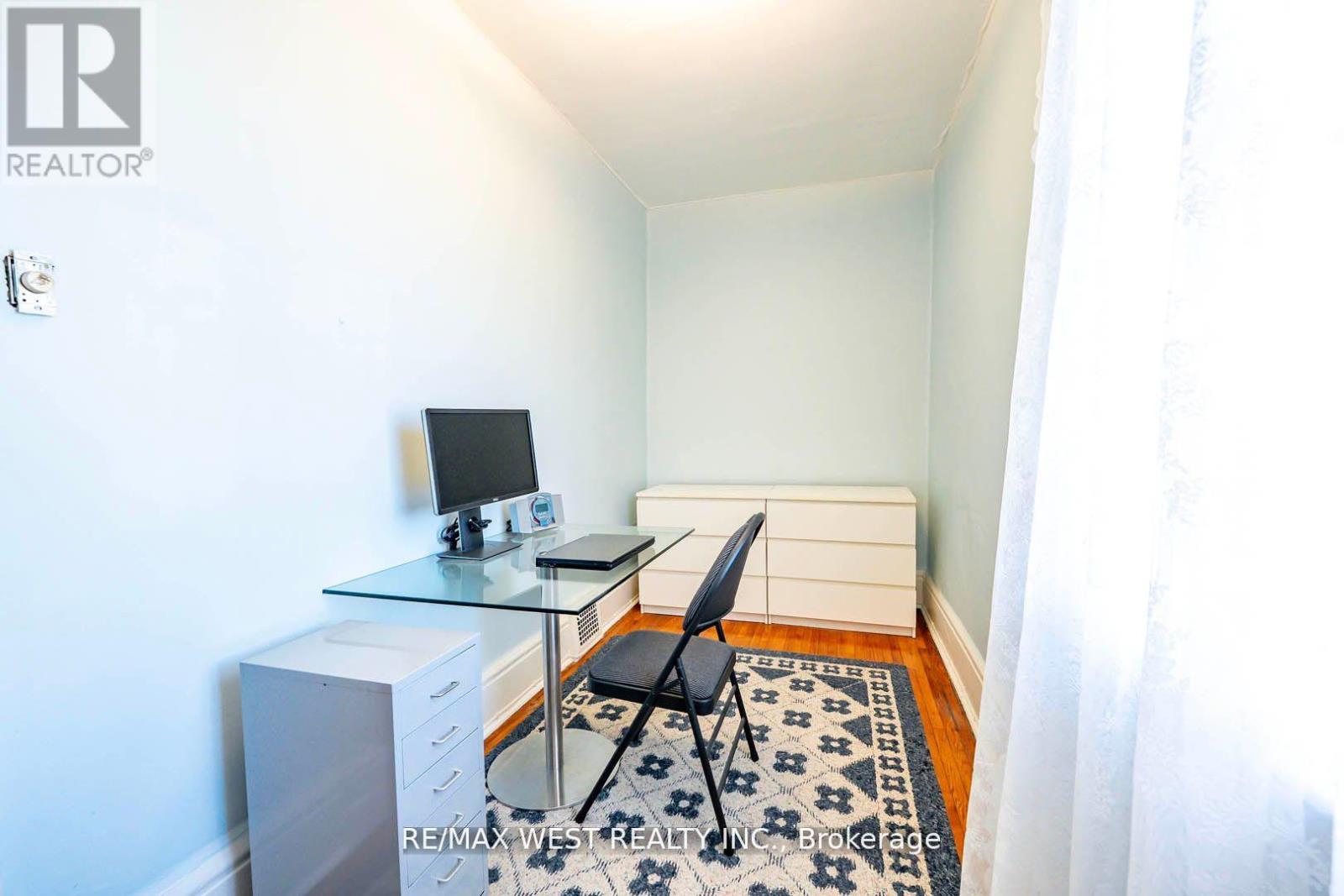 217 GLADSTONE AVENUE - 23