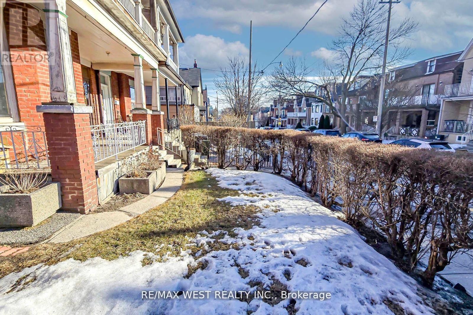 217 GLADSTONE AVENUE - 32