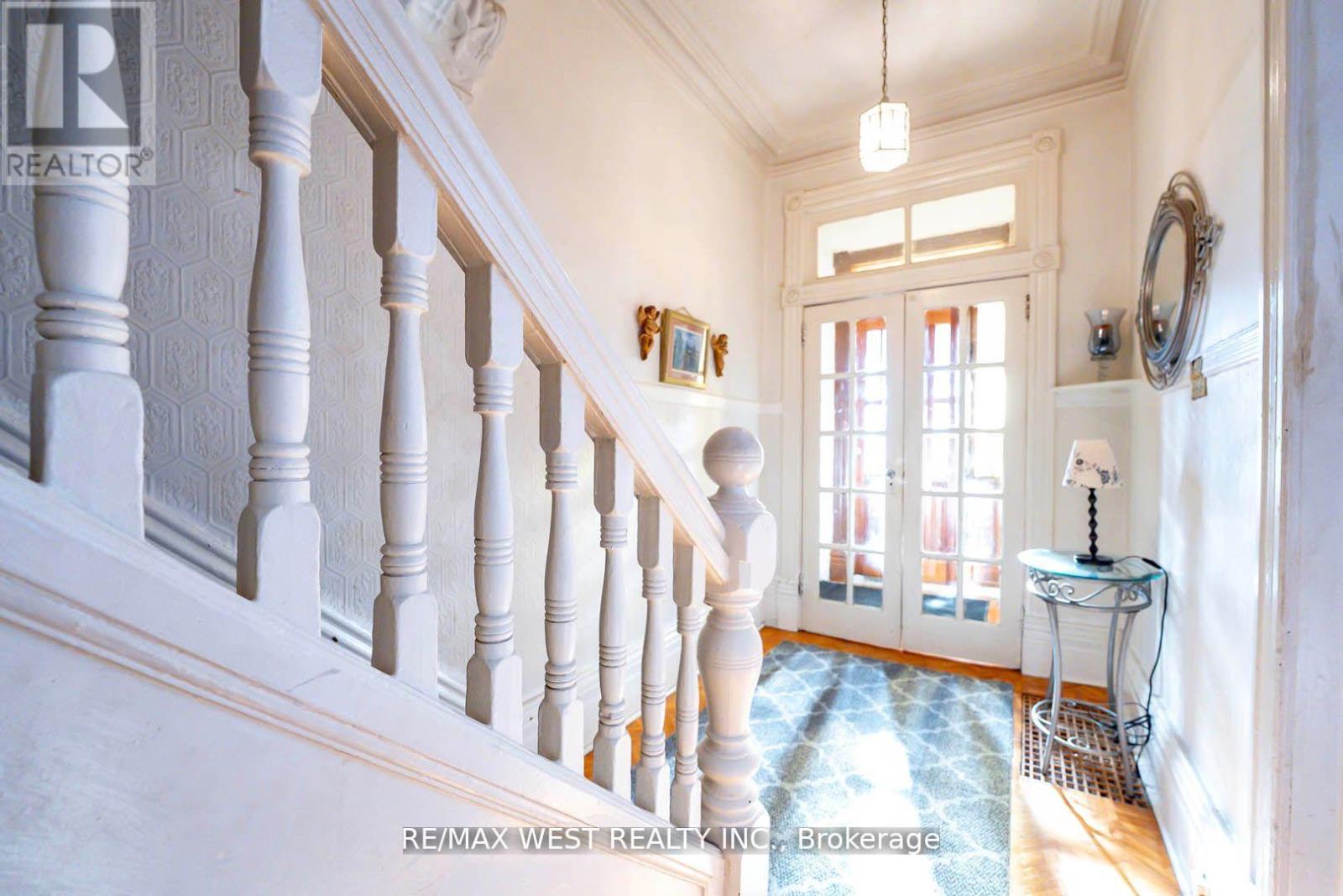 217 GLADSTONE AVENUE - 4