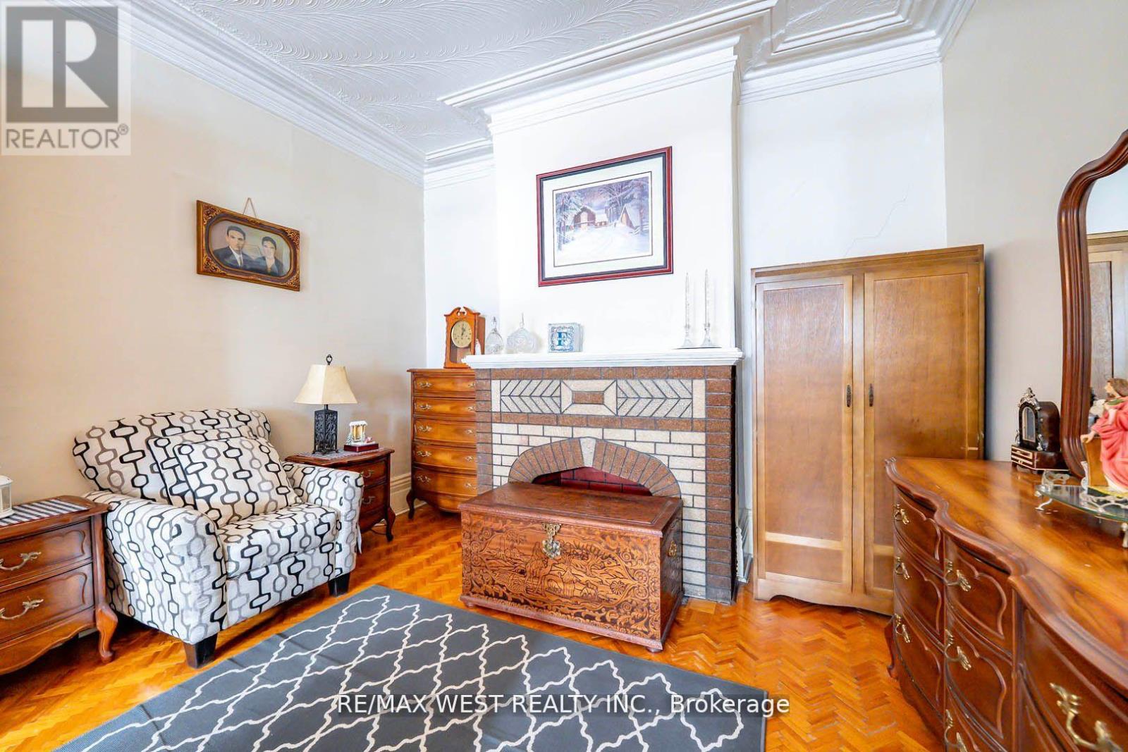 217 GLADSTONE AVENUE - 8