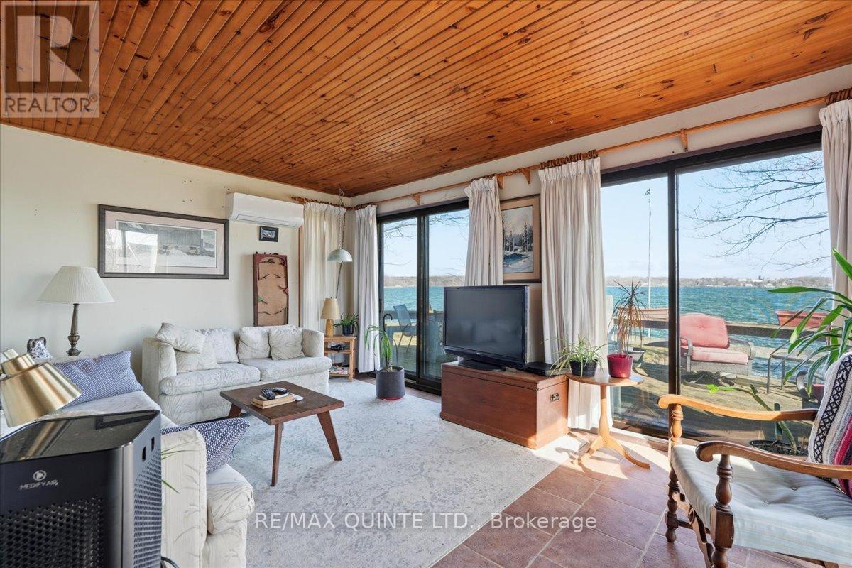 21D WILLOUGHBY LANE - 19