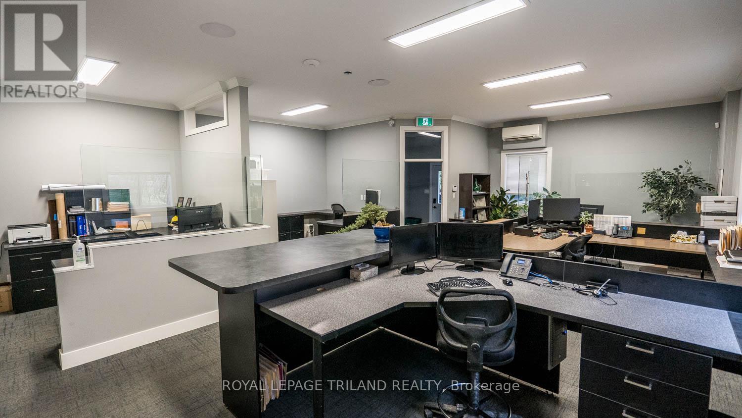 2416 SUNNINGDALE ROAD W Property Photo