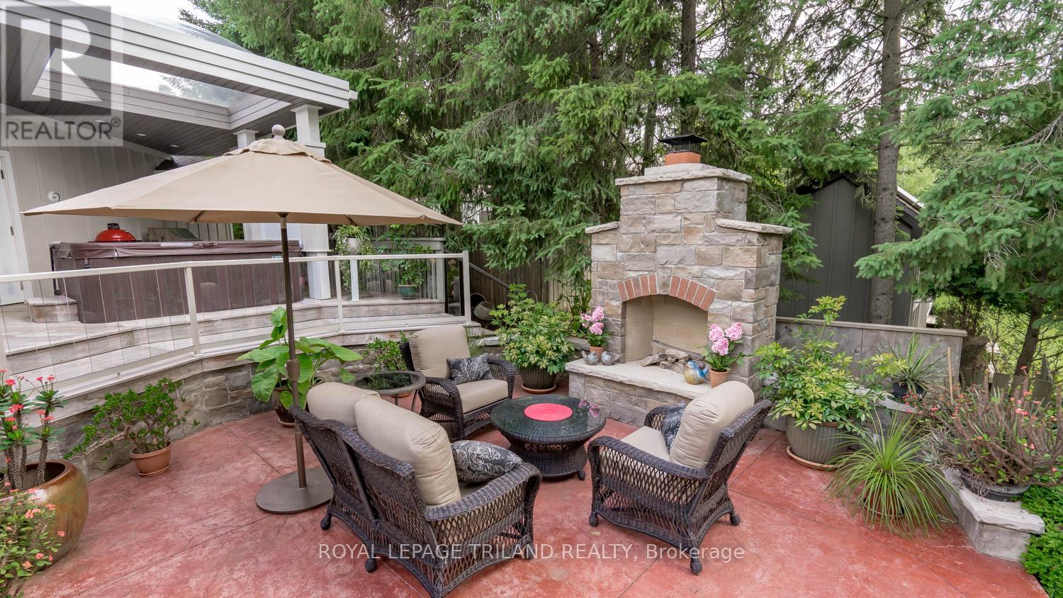 2416 SUNNINGDALE ROAD W Property Photo