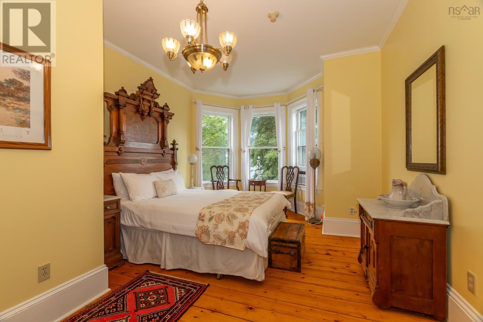 Property 24 of 50 of 548 St. George Street