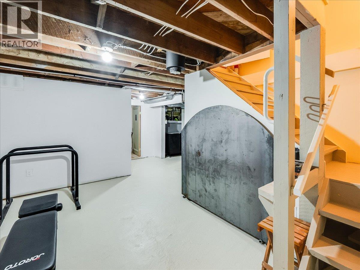 2824 9TH AVENUE - 24