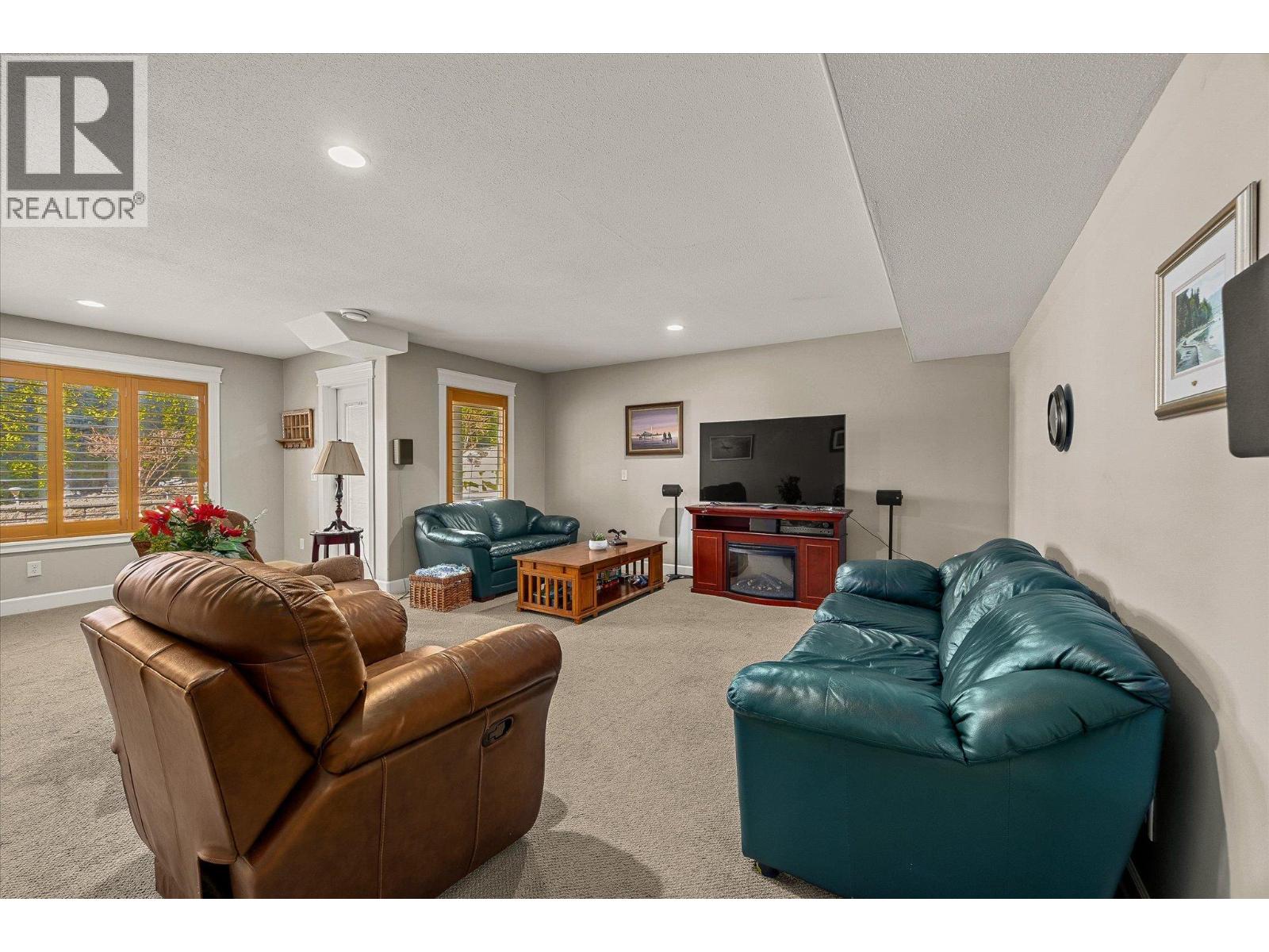 1018 HUME AVENUE - 40