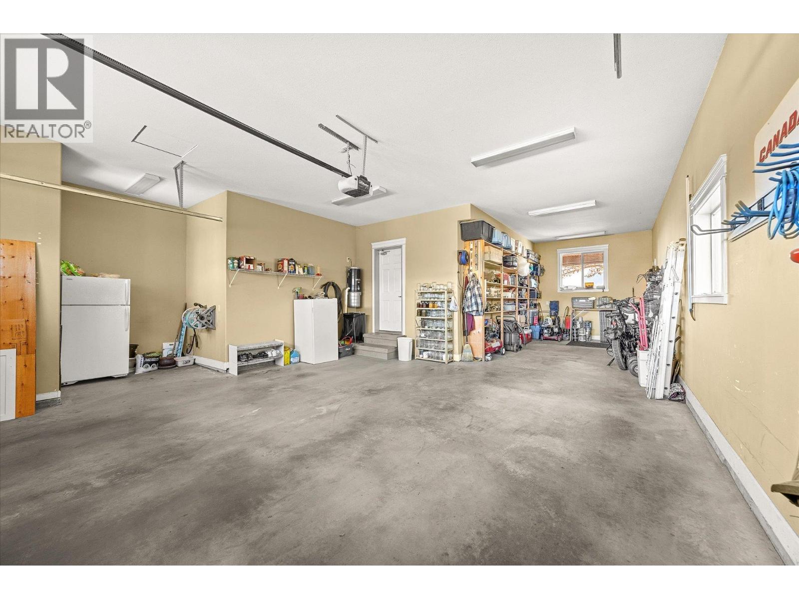 1018 HUME AVENUE - 38