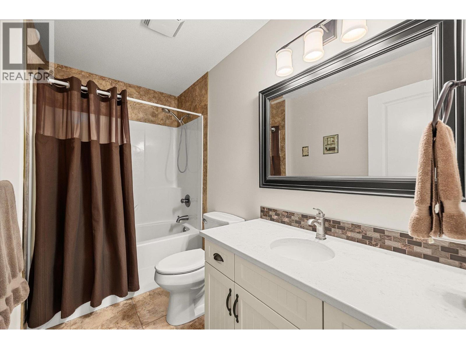 1018 HUME AVENUE - 36