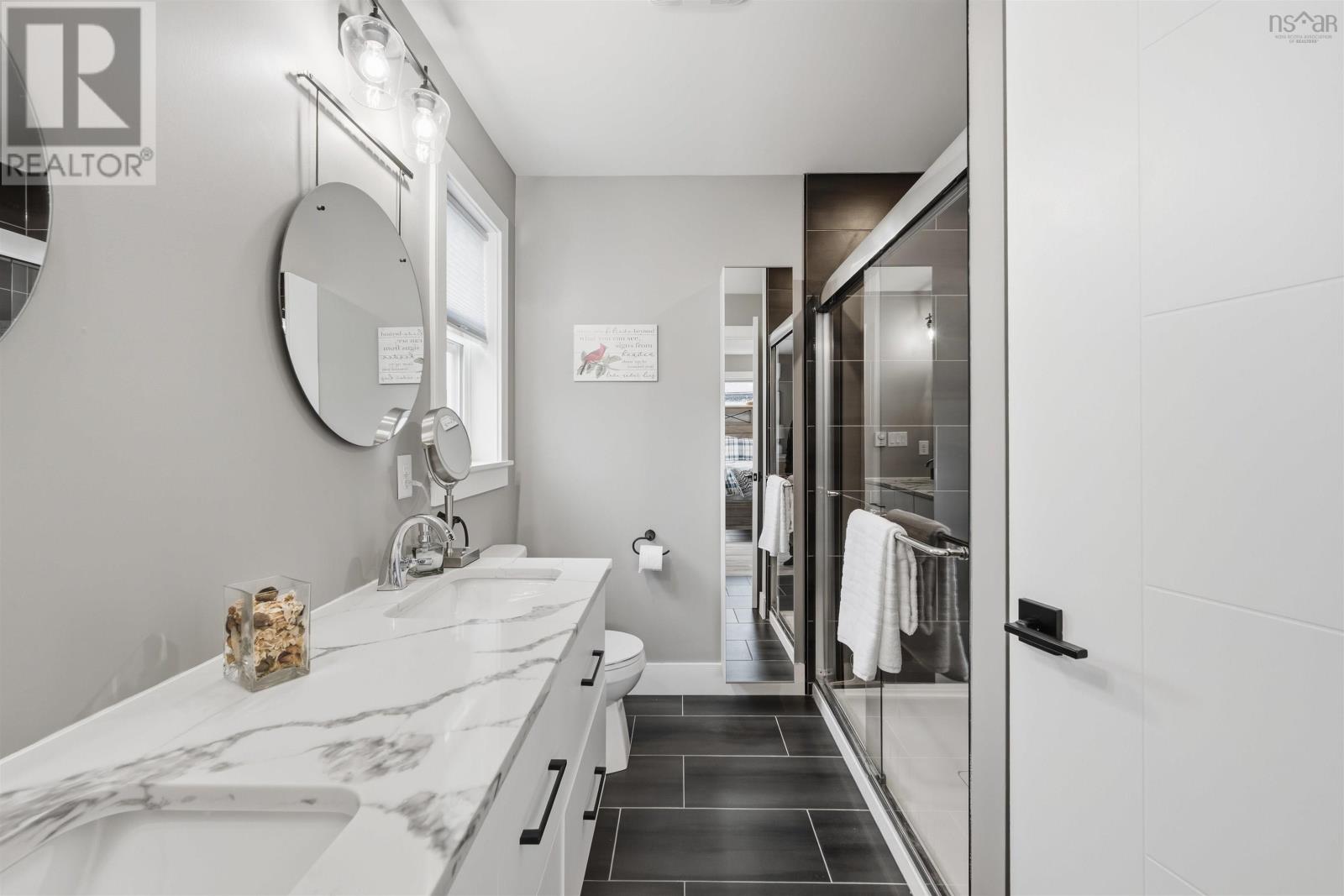 Property 28 of 51 of 24 Chardonnay Court